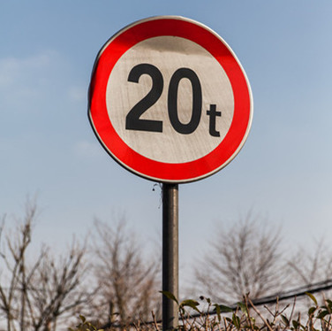 路上的標識牌是如何標記的？